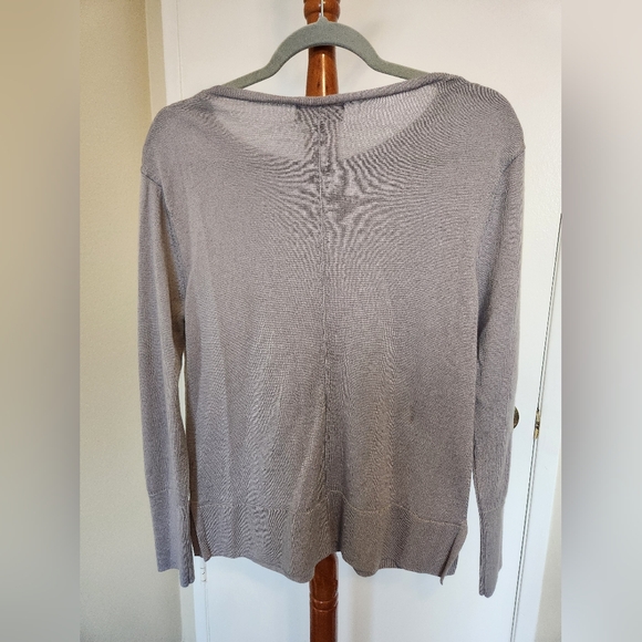 Banana Republic Factory Size M 100% Merino Wool Sweater in Gray - Picture 3 of 4